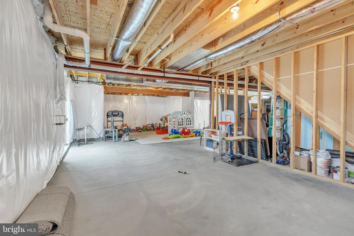 894 Chanticleer Cir