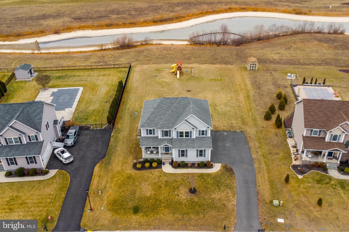 894 Chanticleer Cir