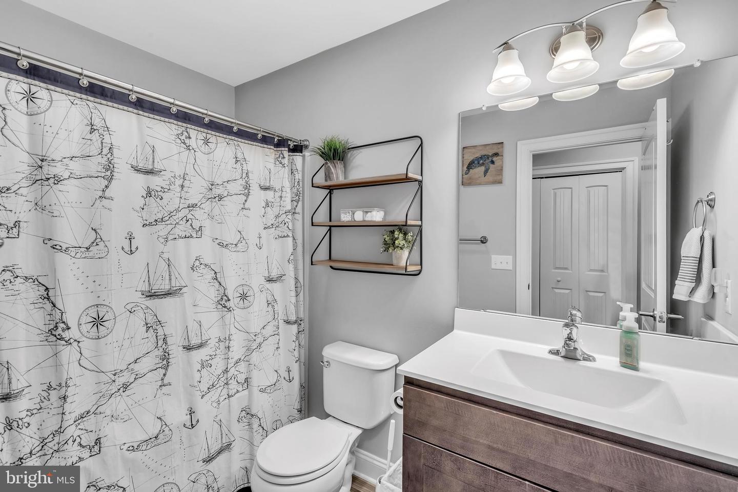 894 Chanticleer Cir