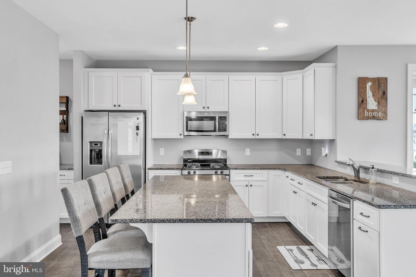 894 Chanticleer Cir