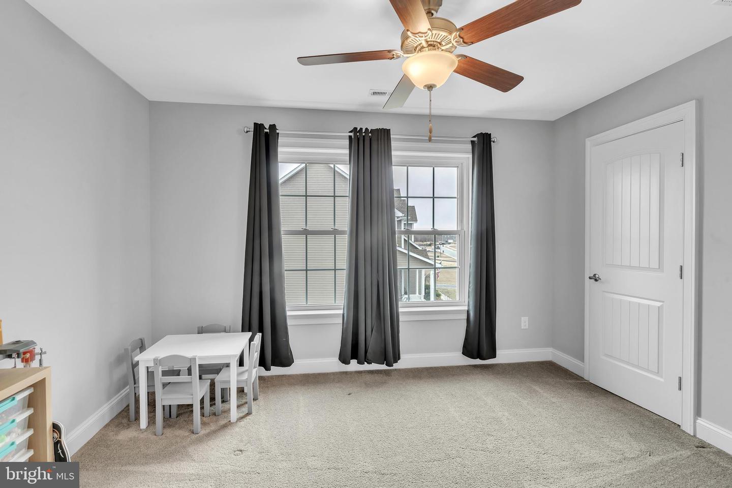894 Chanticleer Cir