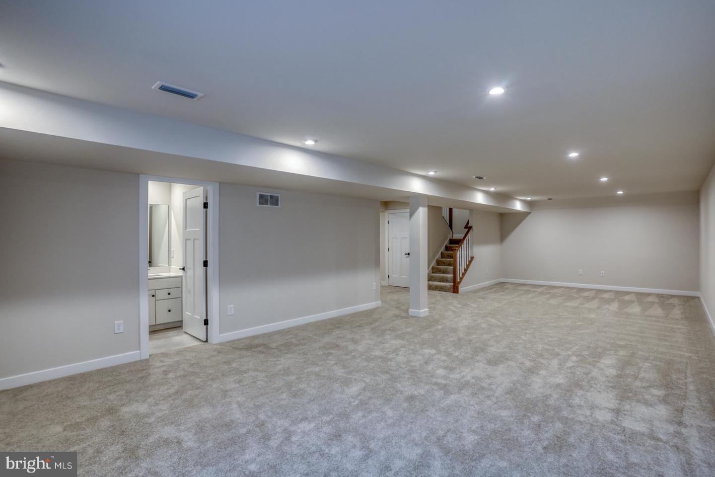 17 Corinthian Ct