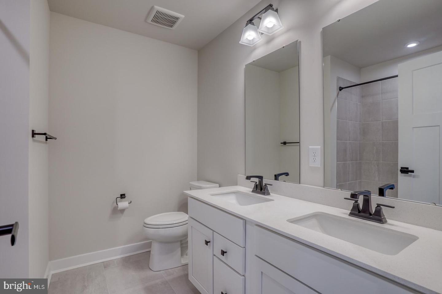 17 Corinthian Ct