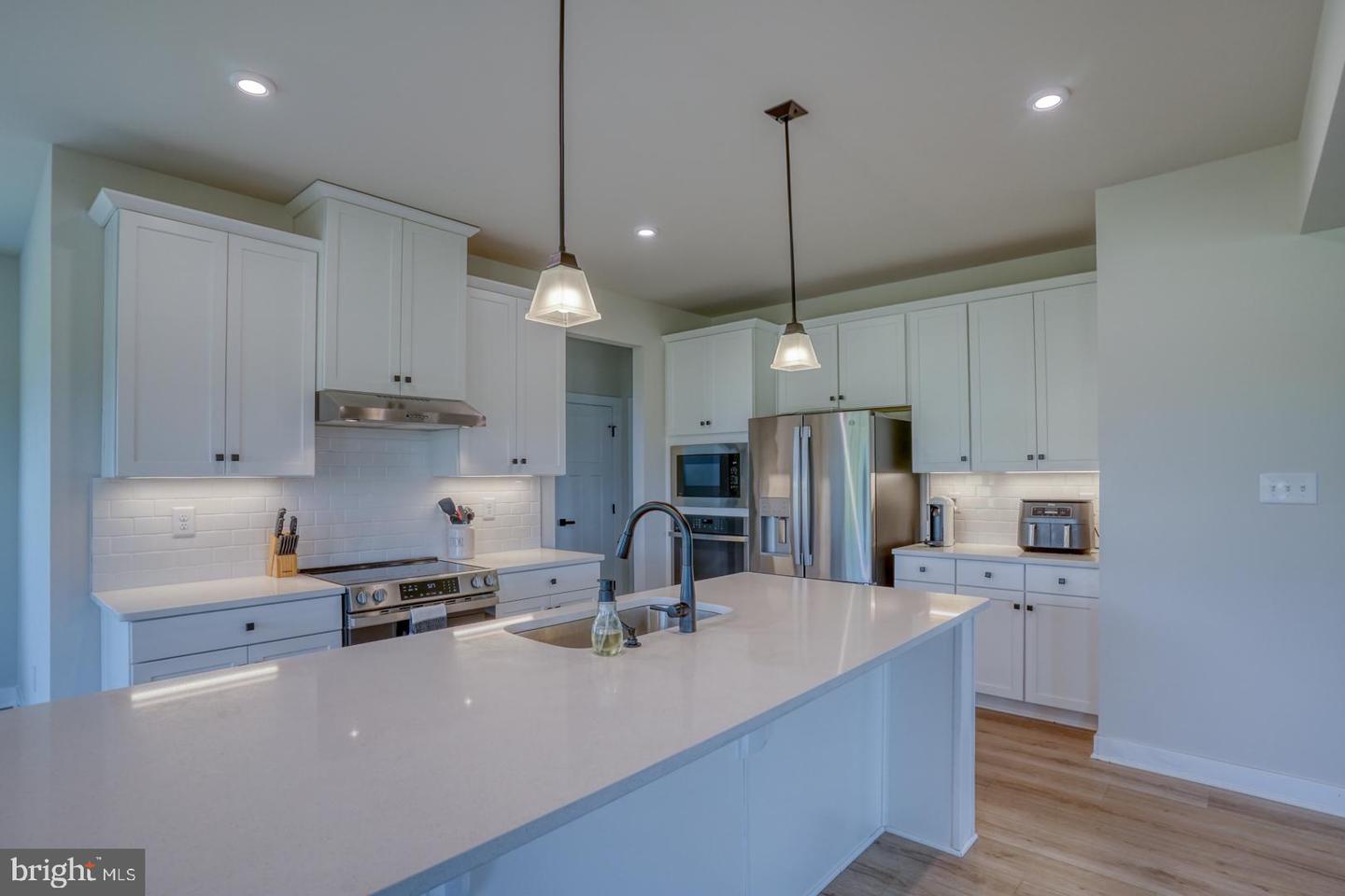 17 Corinthian Ct