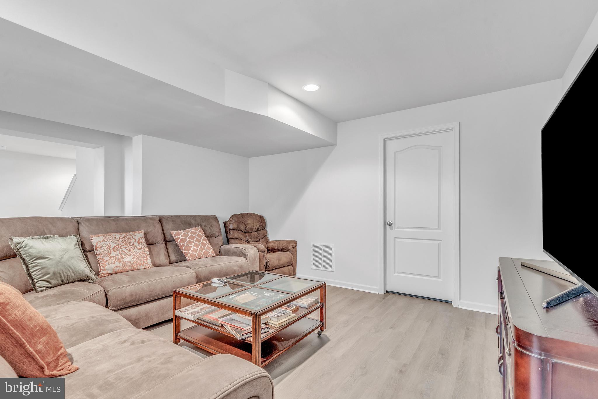 165 Oriole Ln