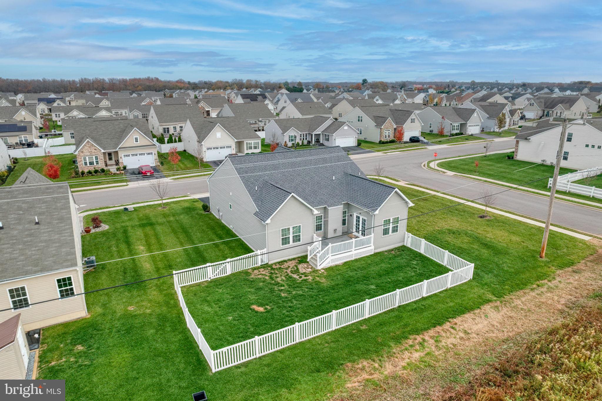 77 CLIMBING VINE AVENUE