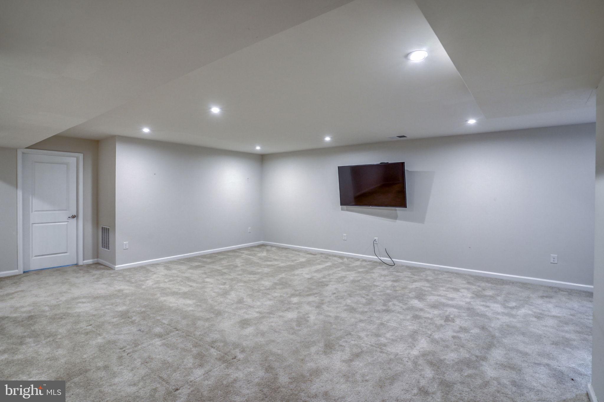 77 CLIMBING VINE AVENUE