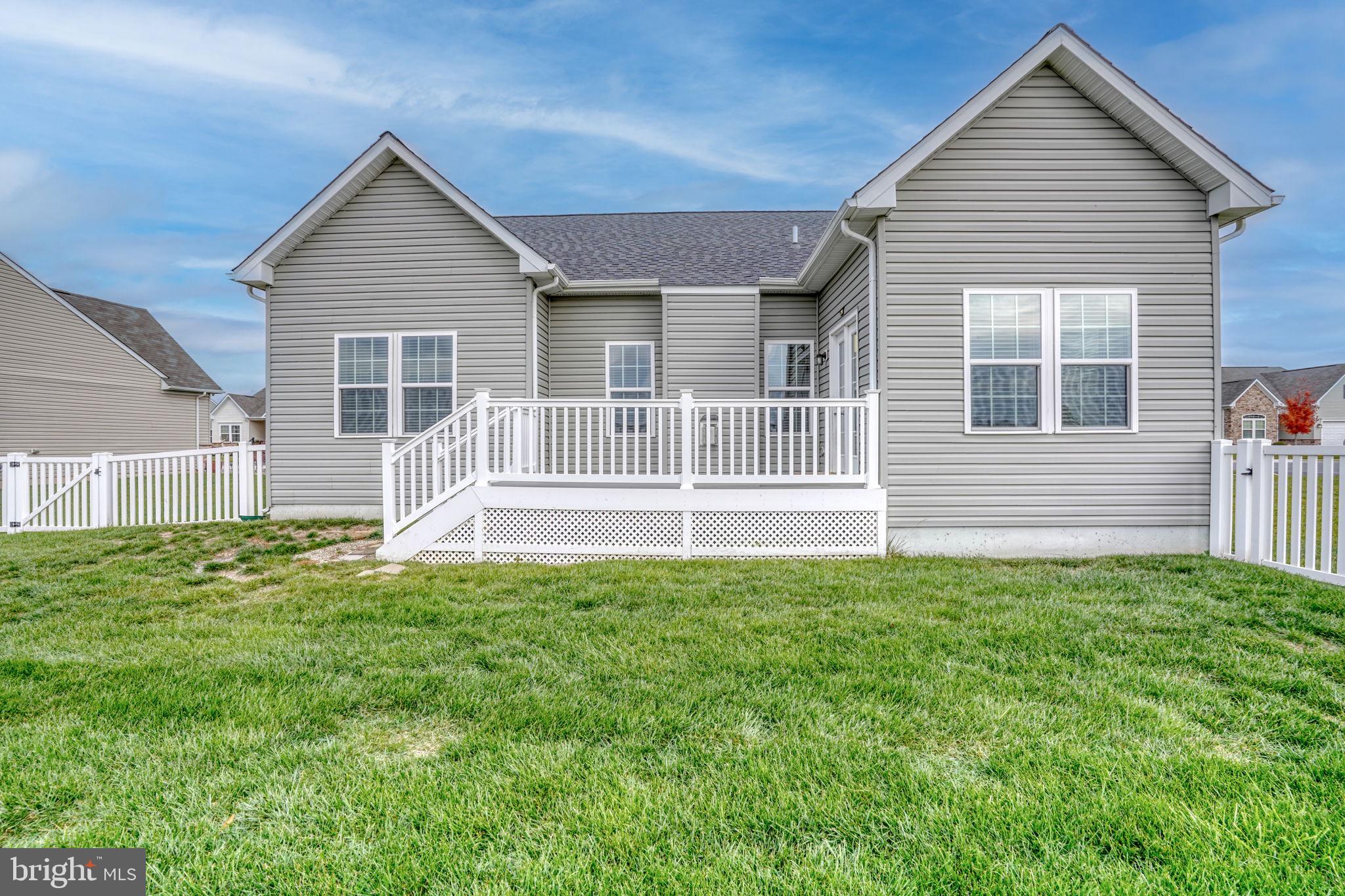 77 CLIMBING VINE AVENUE