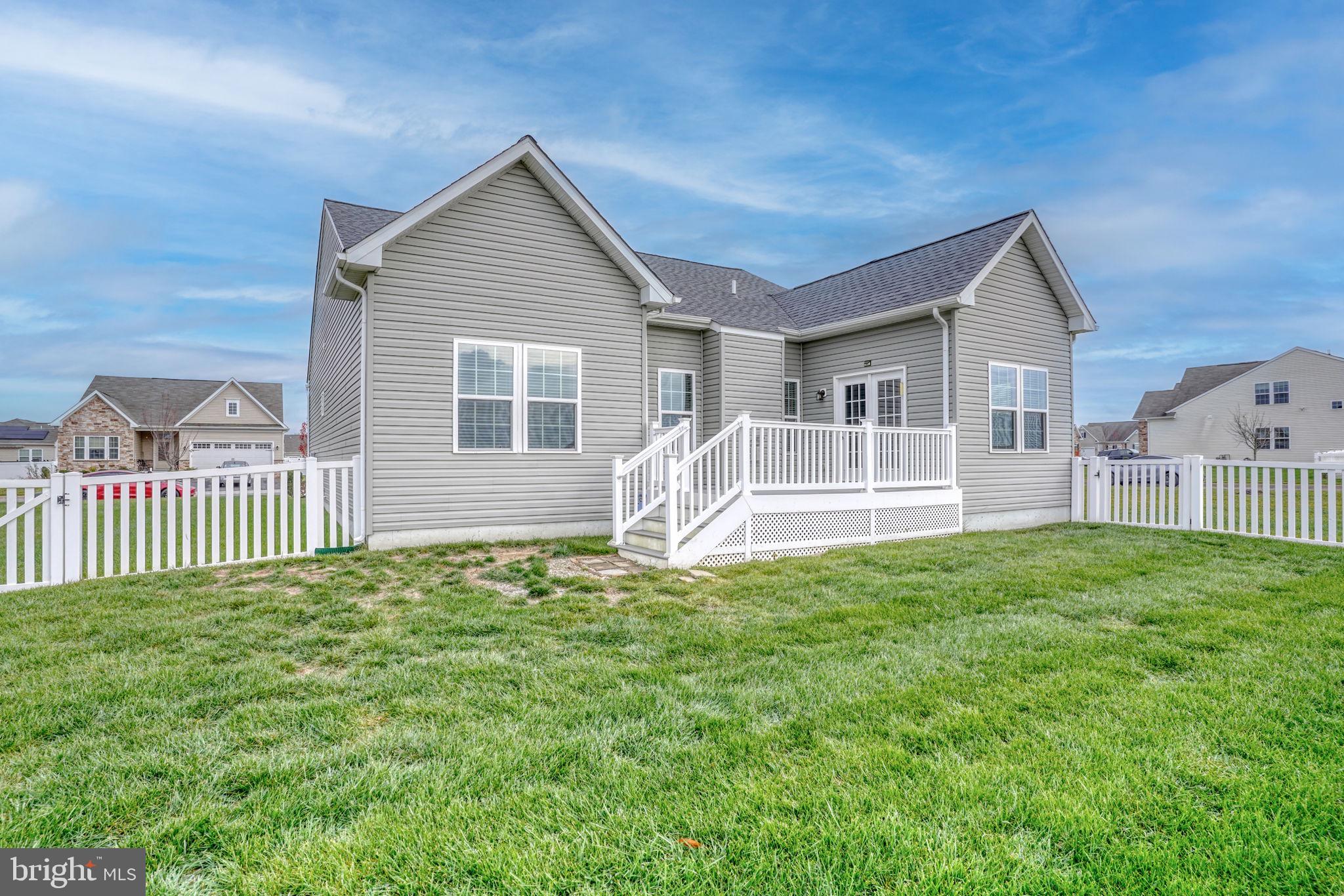 77 CLIMBING VINE AVENUE