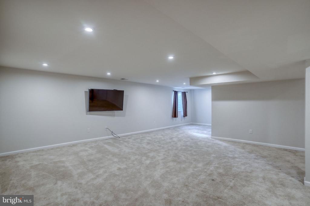 77 CLIMBING VINE AVENUE