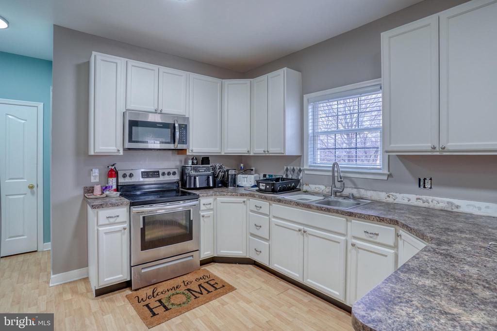 210 LAKS COURT