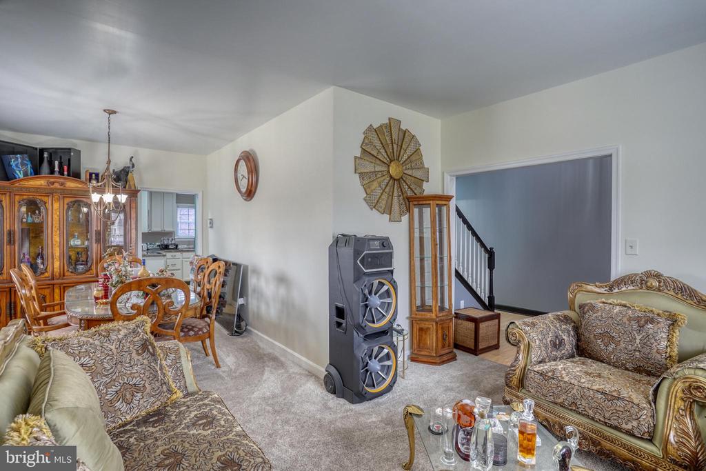 210 LAKS COURT