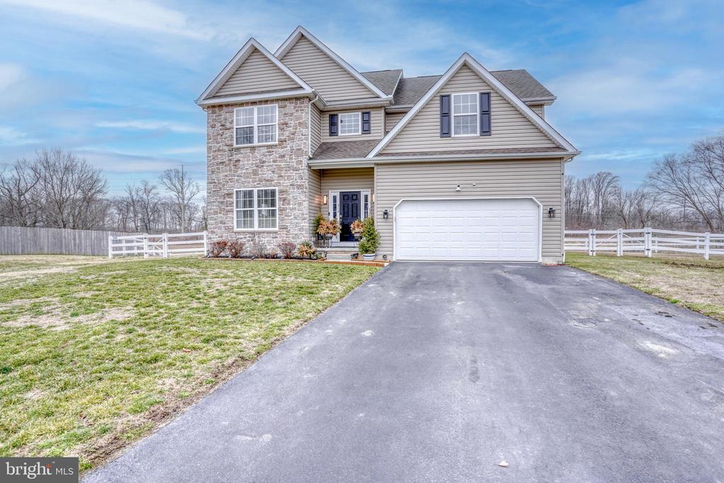 210 LAKS COURT