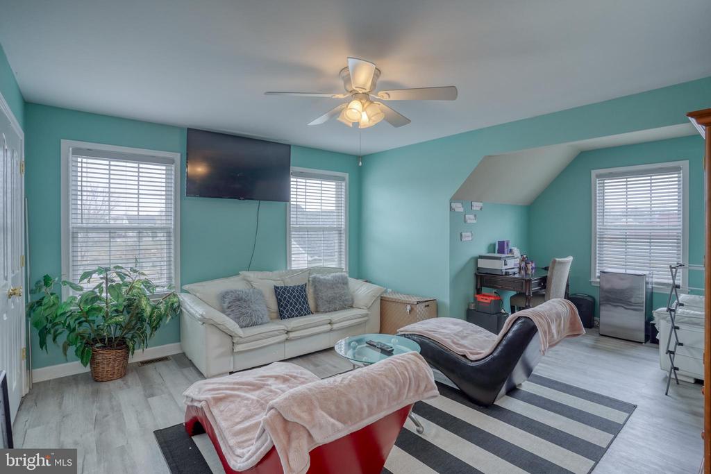 210 LAKS COURT