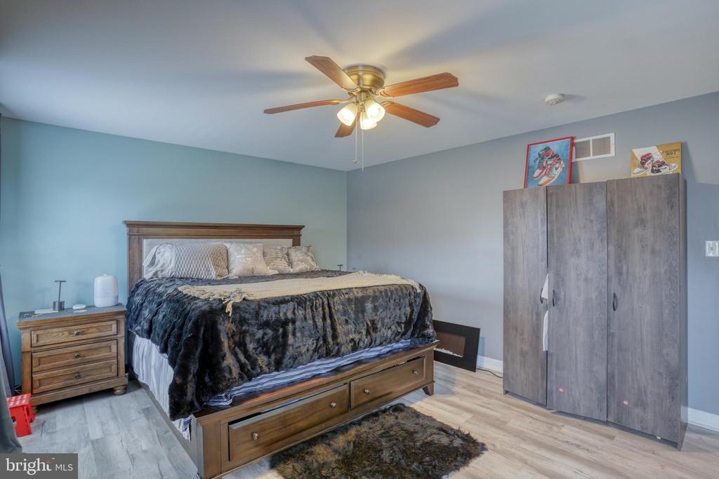 210 LAKS COURT