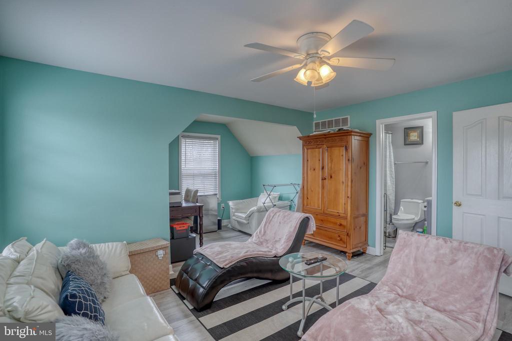 210 LAKS COURT