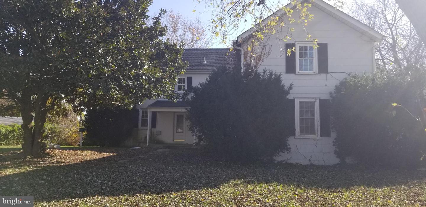 4 W Clairmont Dr