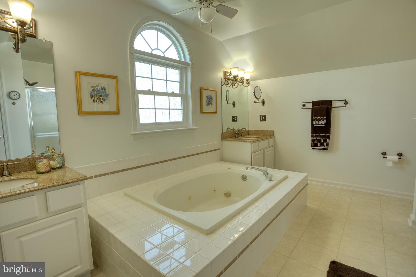 13 Andrew Ln
