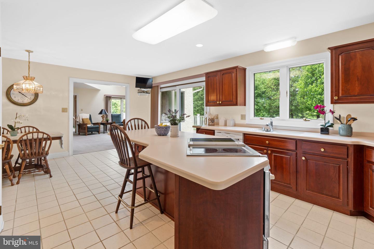 2 Rockland Ct