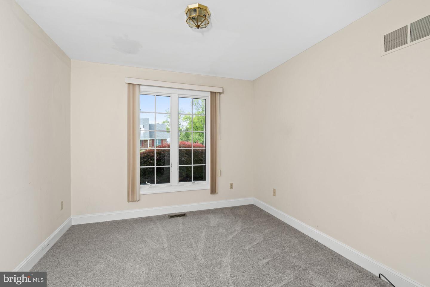 2 Rockland Ct