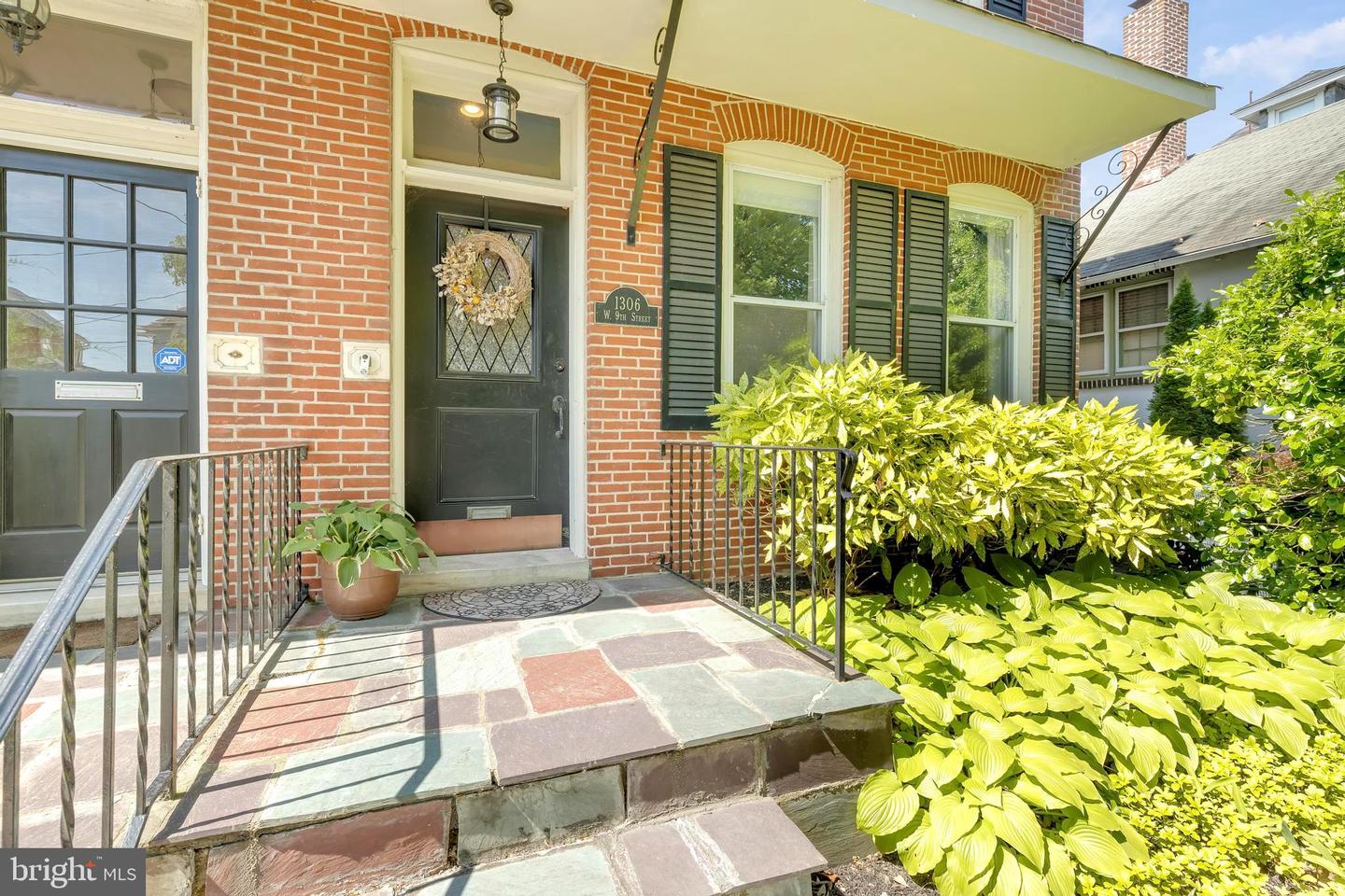 1306 W 9th St