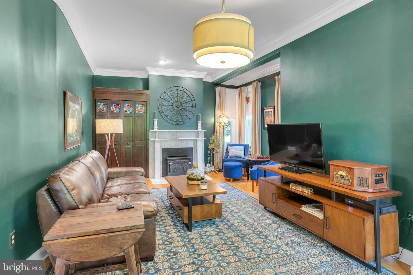 1306 W 9th St
