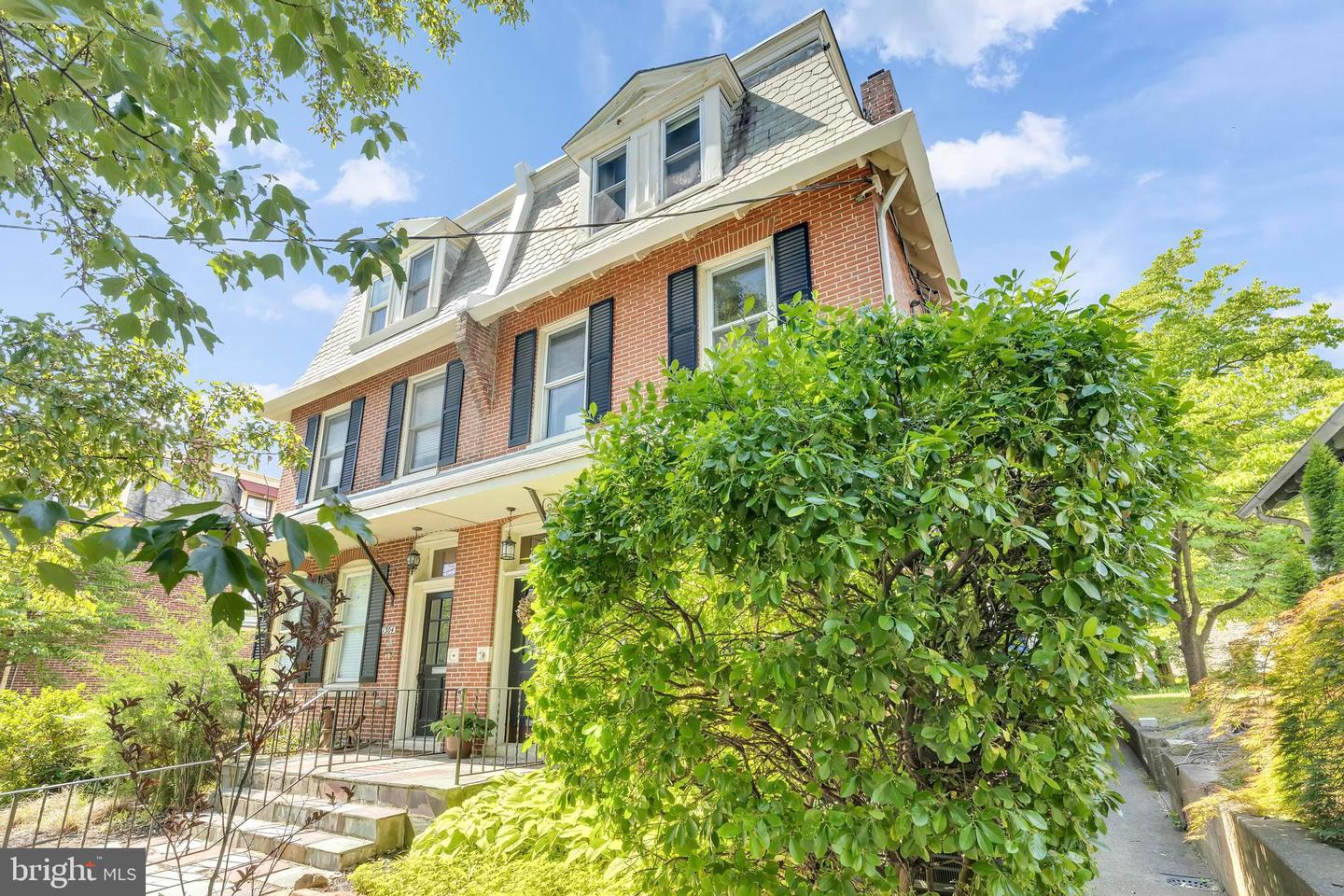 1306 W 9th St