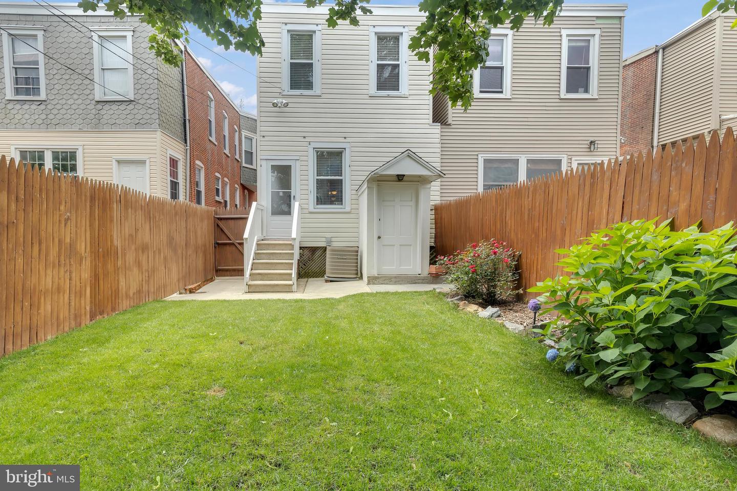 1521 W 10th St