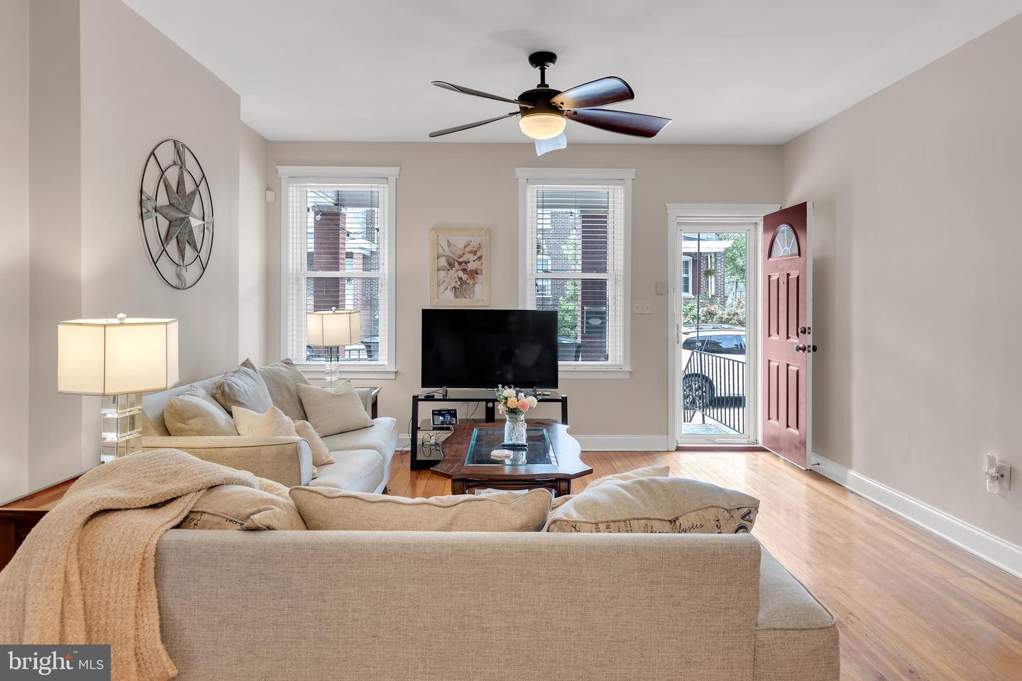 1521 W 10th St