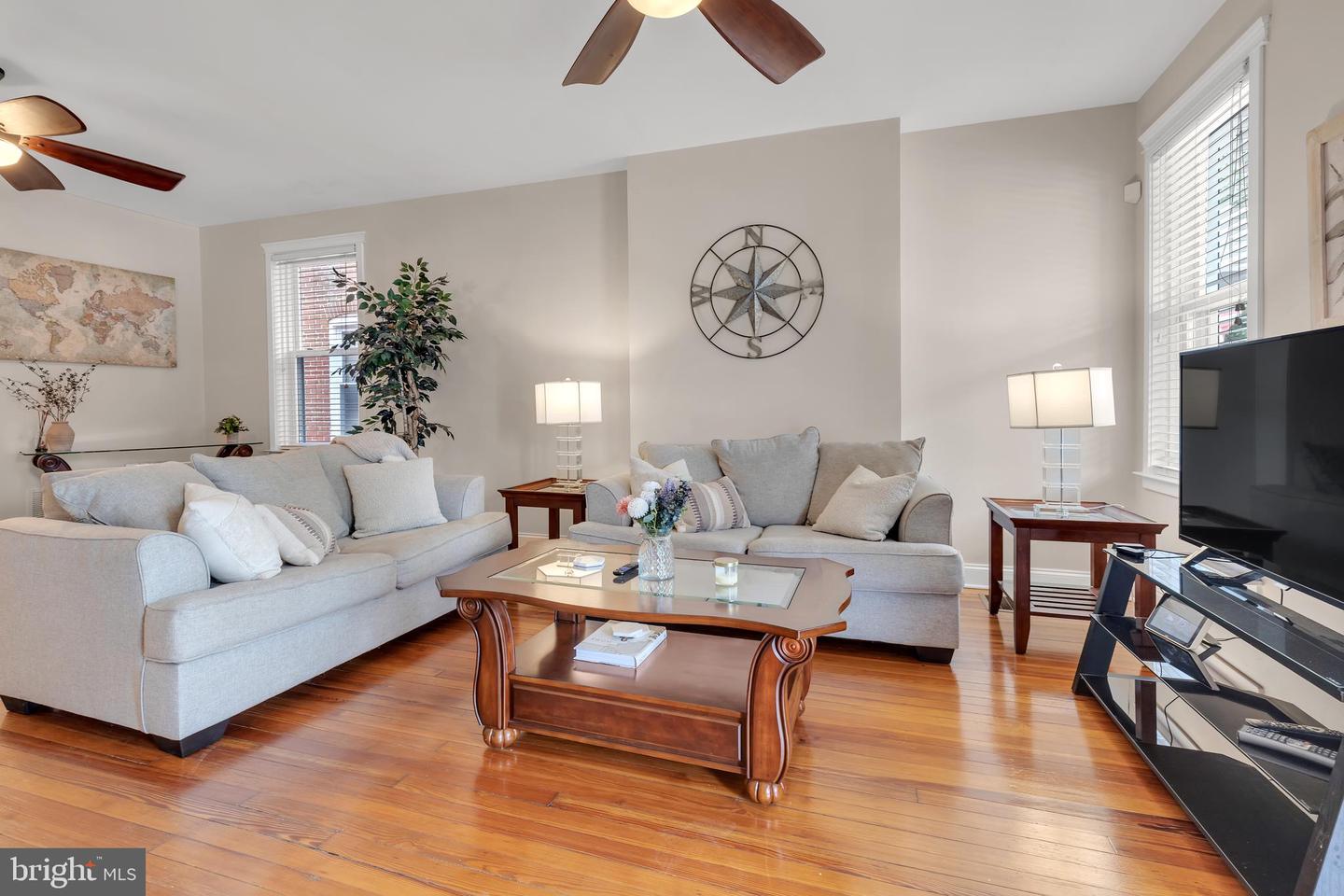 1521 W 10th St