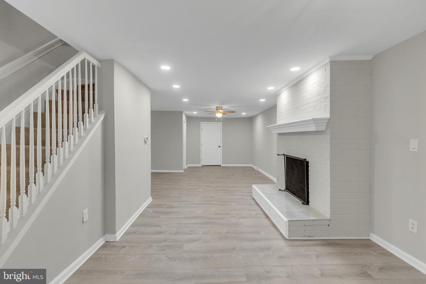 402 W 6th St