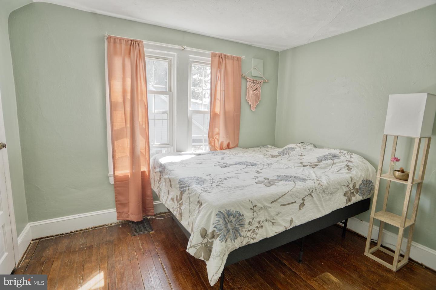 9 W Hoffecker St