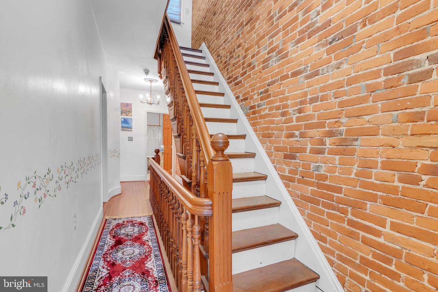 1215 W 8th St
