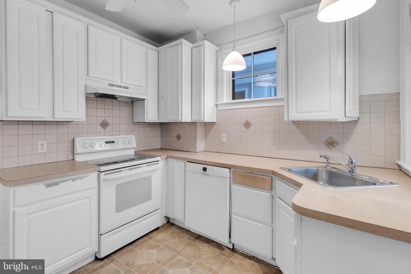 705 W 20th St