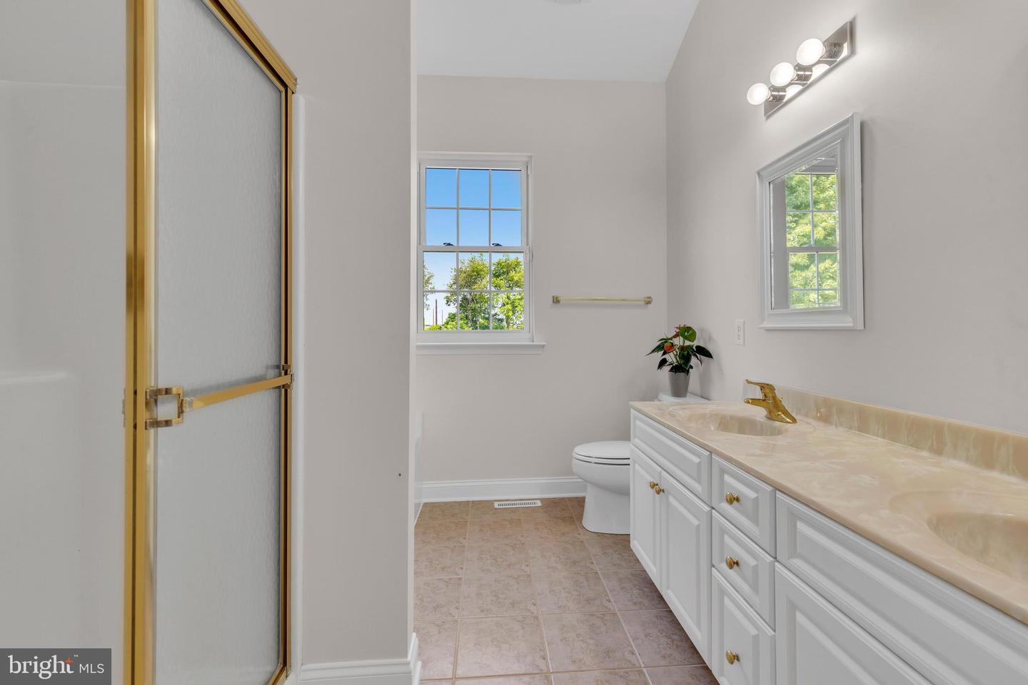 131 Westside Ln