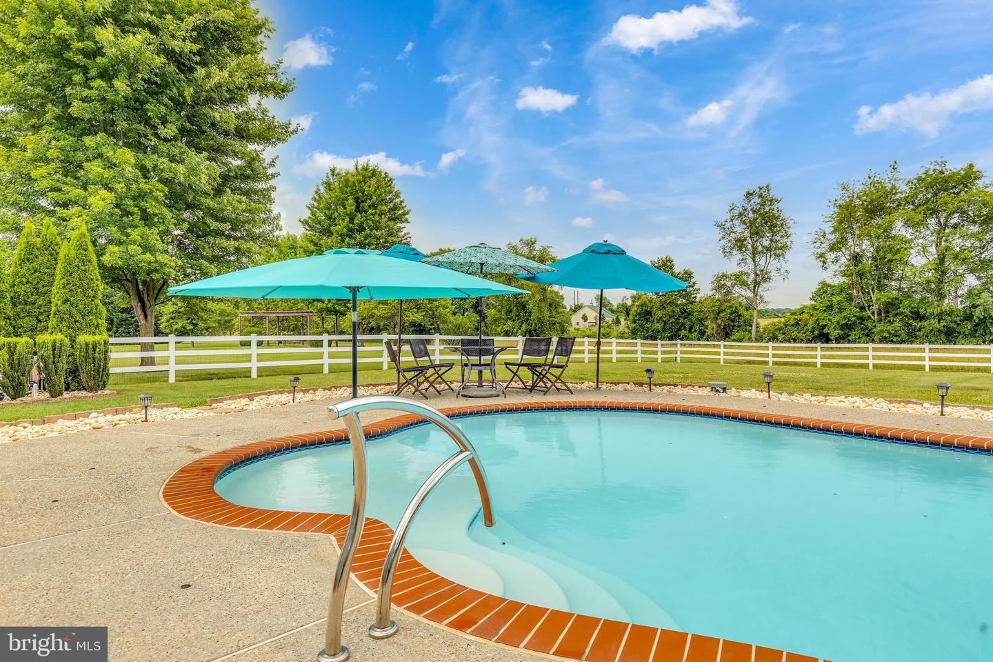 131 Westside Ln