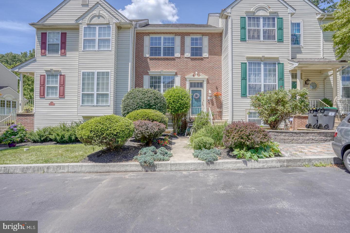 409 Woodstock Ln