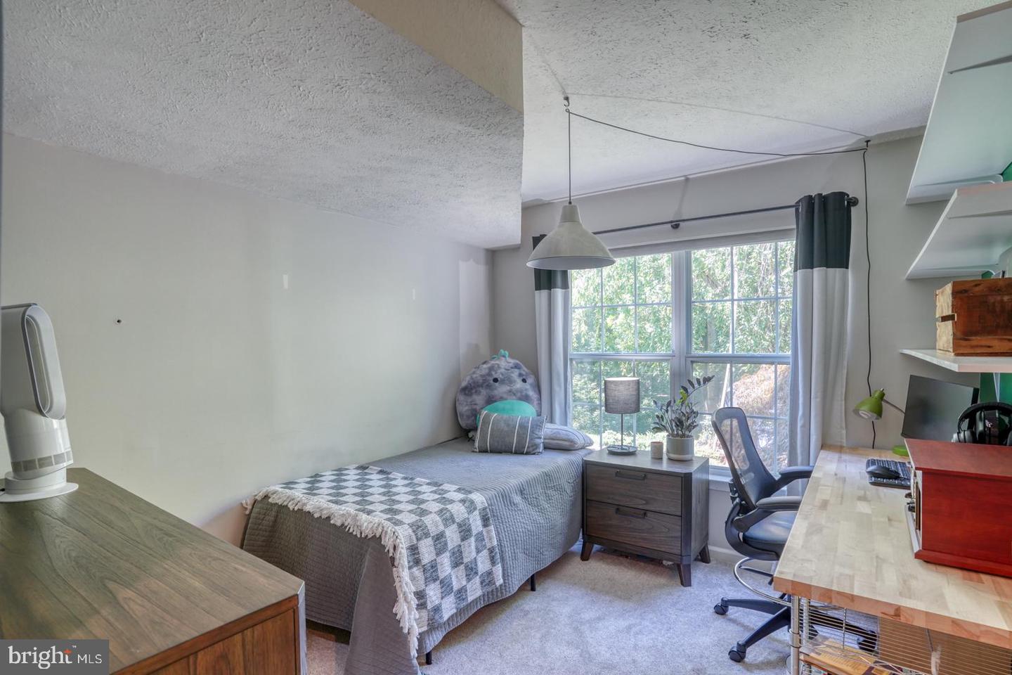 409 Woodstock Ln