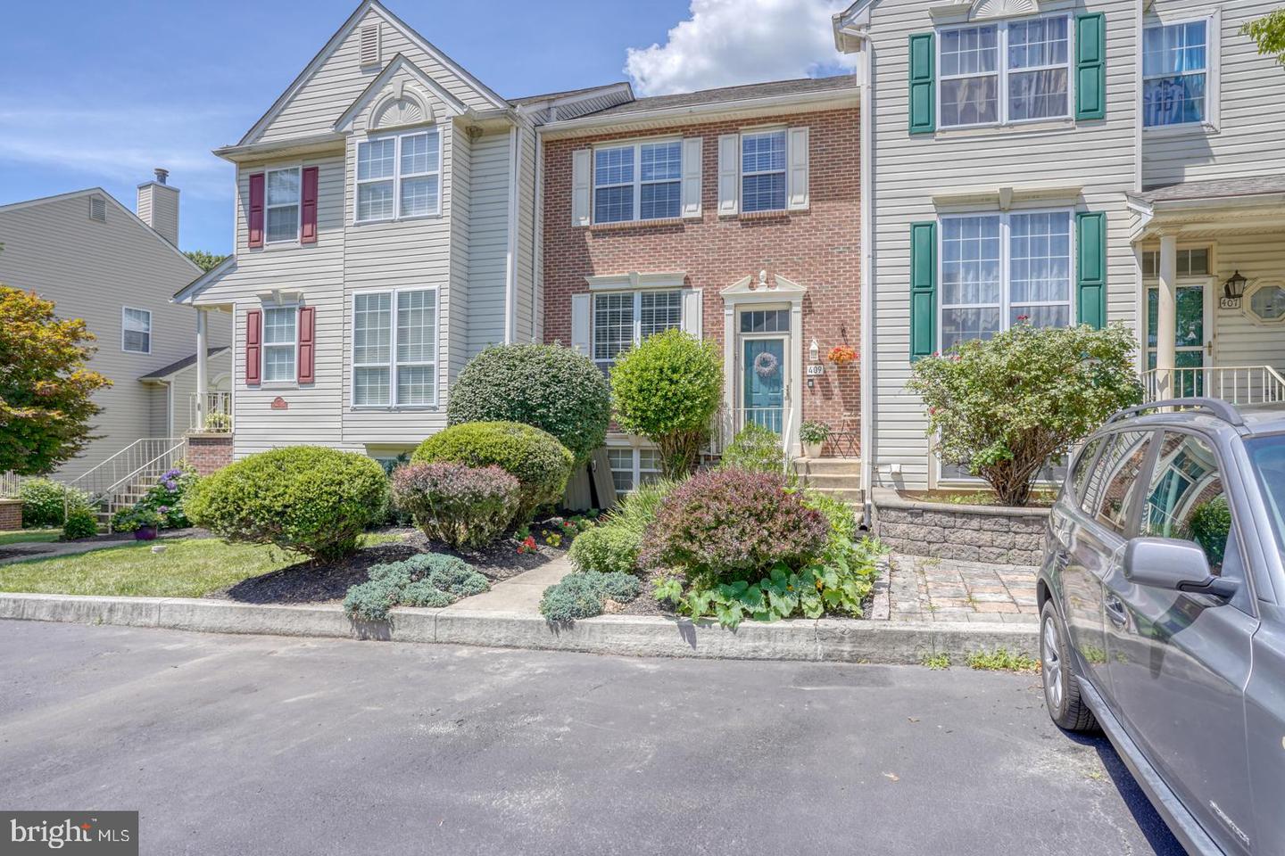 409 Woodstock Ln