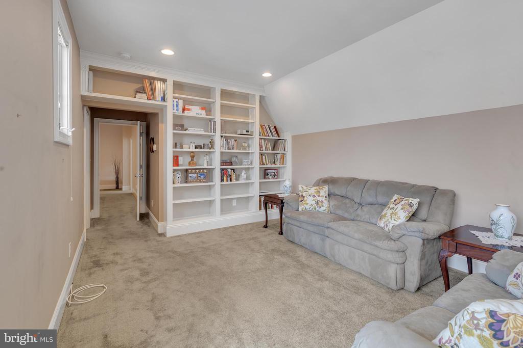 227 Ann Dr