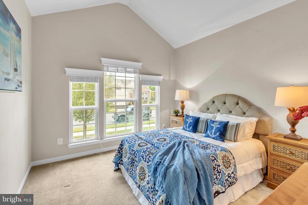 229 Glenshee Dr