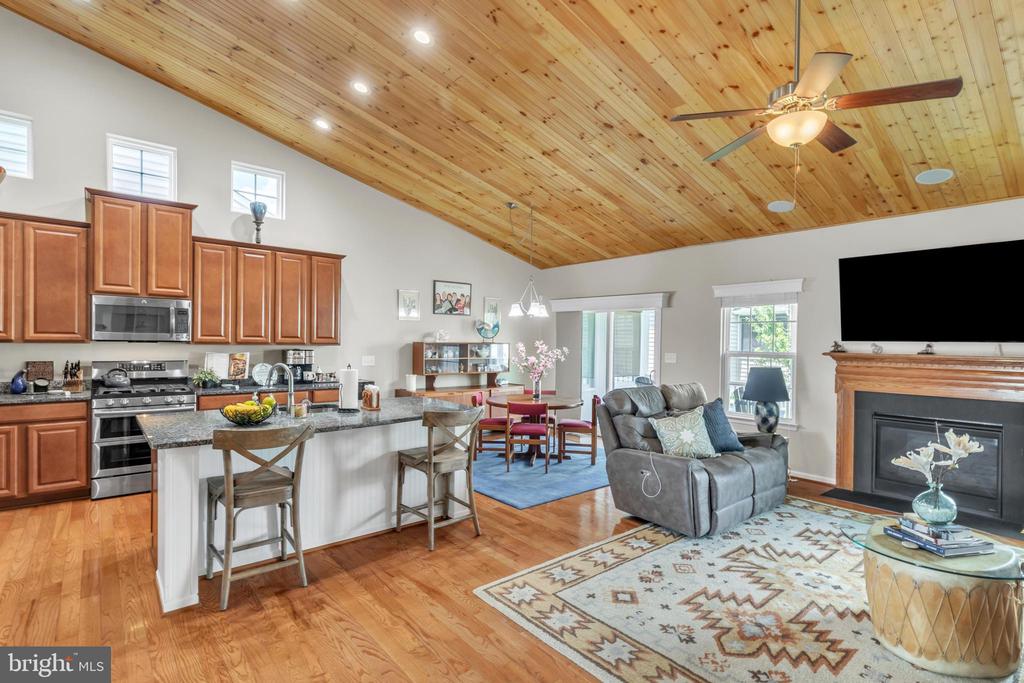 229 Glenshee Dr