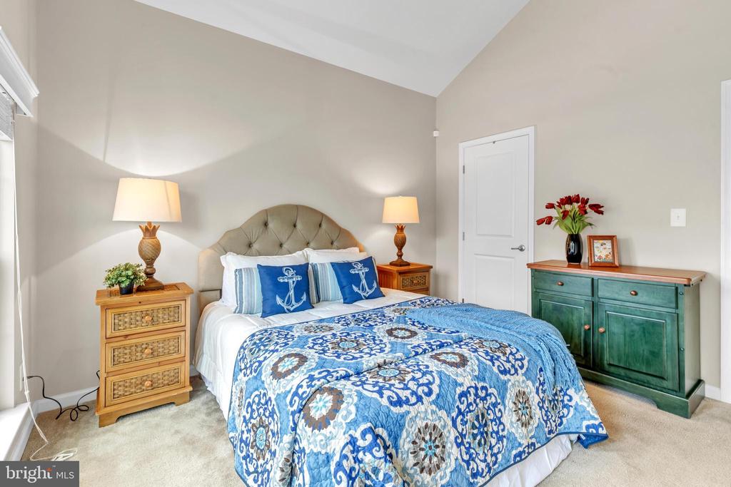 229 Glenshee Dr