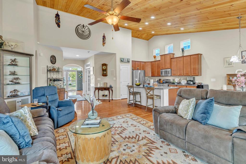 229 Glenshee Dr