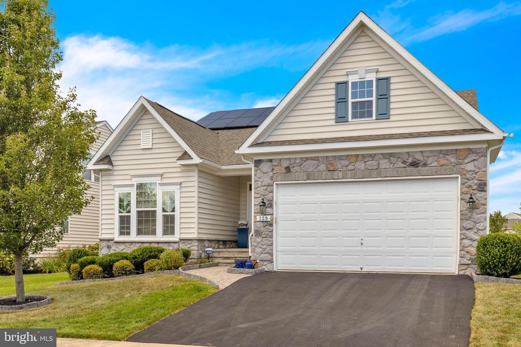 229 Glenshee Dr