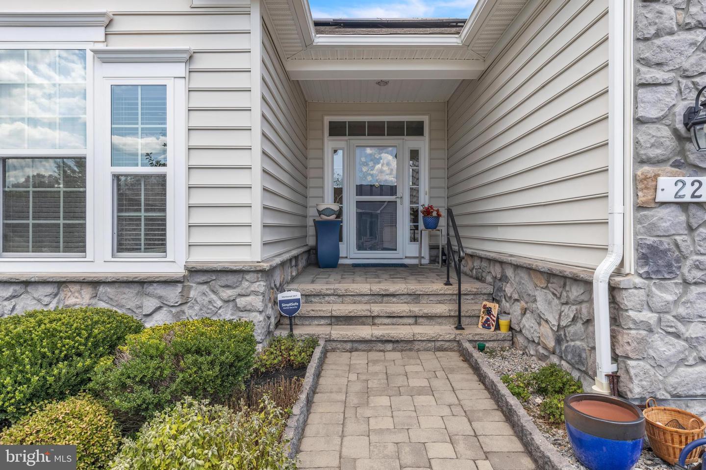 229 Glenshee Dr