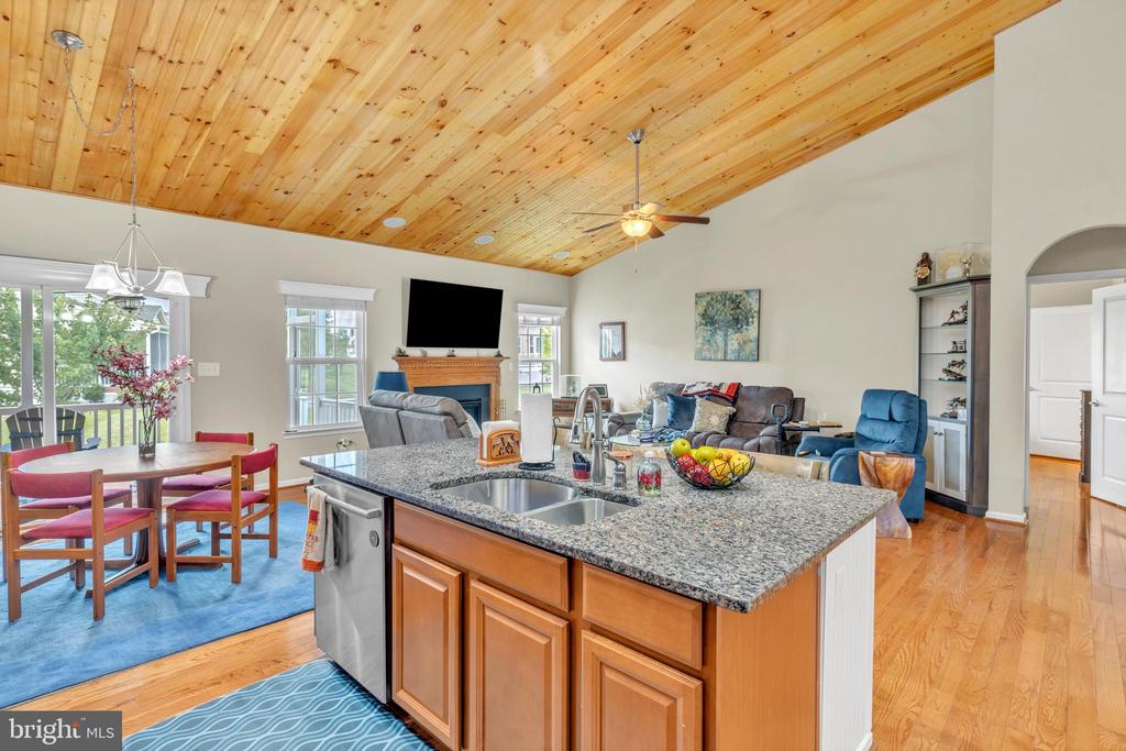 229 Glenshee Dr