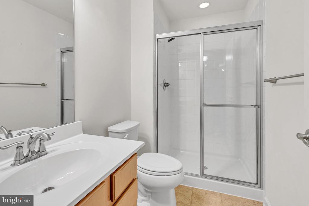 229 Glenshee Dr