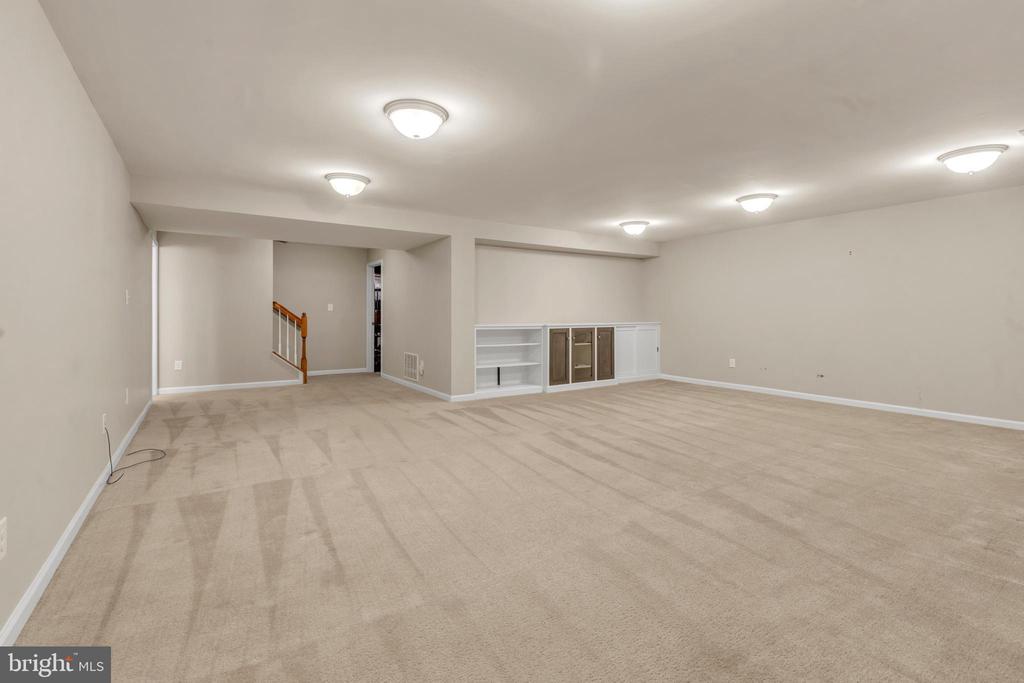 229 Glenshee Dr