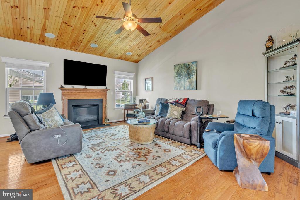 229 Glenshee Dr